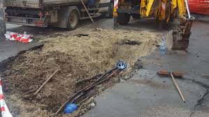 Trei muncitori, electrocutaţi pe un şantier din Bucureşti