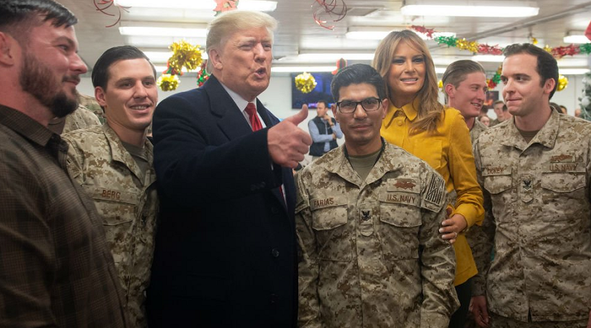 Trump, într-o vizită-surpriză în Irak, prima într-o zonă de conflict de când a fost ales în funcţie