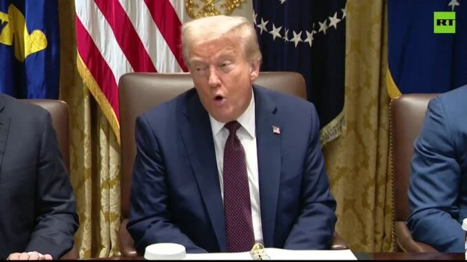 Trump recunoaște că „teoreticienii conspirației