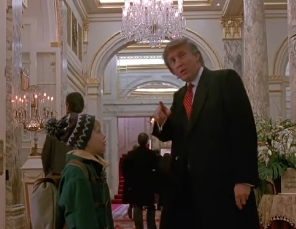 Trump se tine de glume dupa ce a fost scos din