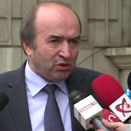 Tudorel Toader se gandeste pana diseara daca demisioneaza sau nu: E o varianta mai sigura