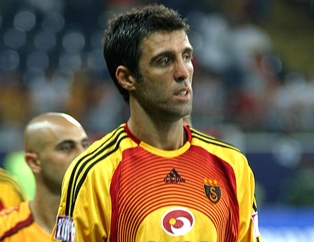 Turcia a emis un mandat de arestare pe numele fostului fotbalist Hakan Sukur, in ancheta privind tentativa de puci