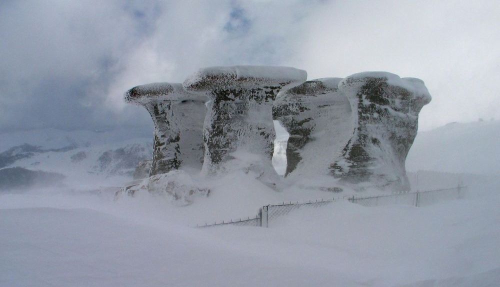 Turistă recuperată in stare extrem de grava din Masivul Bucegi