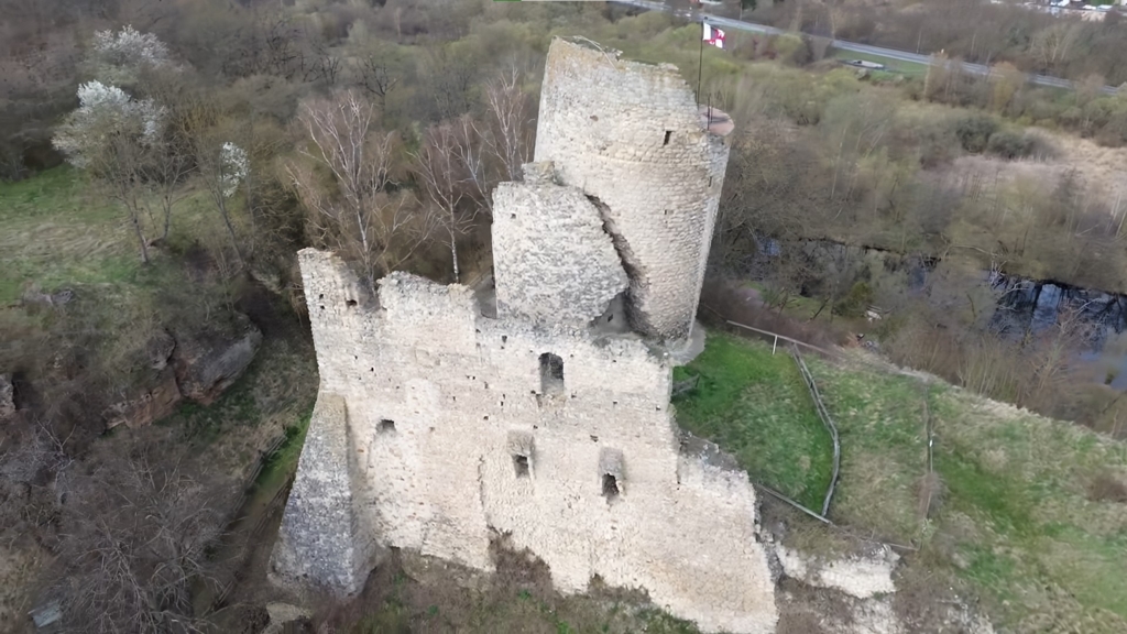 Turnul Putna se pregătește de Cartea Recordurilor pentru cea mai înclinată construcție din lume. Întrecere chiar și Turnul din Pisa