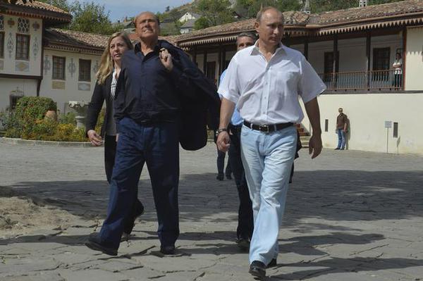 Ucraina a întocmit dosar penal lui Vladimir Putin și Silvio Berlusconi pentru ca au baut un vin vechi
