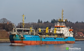 Ucrainenii continuă nestingheriți lucrările de mărire a șenalului navigabil pe Bîstroe Folosesc nave mari și tehnica aspirației

