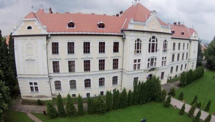 UDMR a reclamat CCR la Bruxelles pentru blocarea liceului romano-catolic din Târgu Mureş