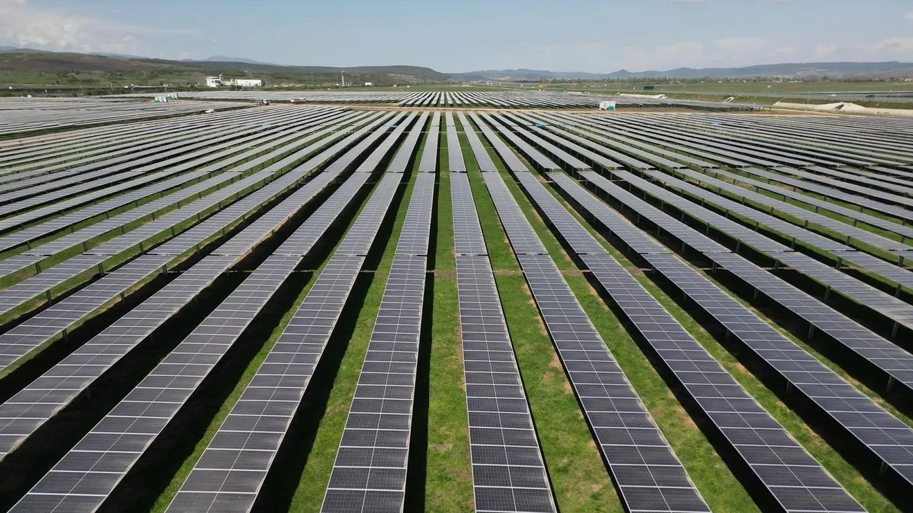 UE pregătește reducerea taxelor pentru energia regenerabilă, în încercarea de a scădea facturile la electricitate
