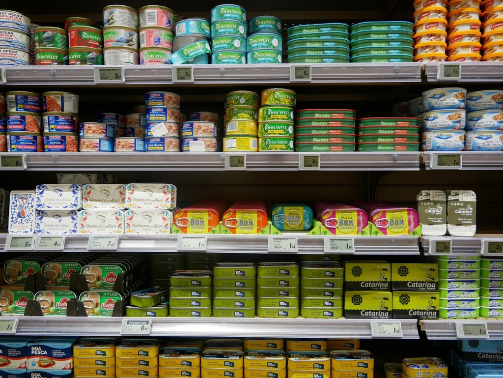 Uite de ce ne tin in inflatie si faliment! Românii își schimbă obiceiurile: Magazinele