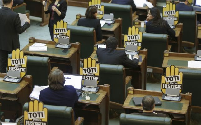 Ultimele două legi ale justiţiei intră astăzi la vot final în Senat