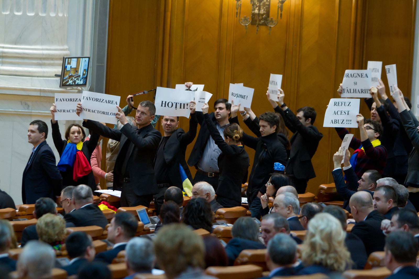 Uluitoarea STENOGRAMA a scandalului din Parlament după ce Guvernul a adoptat Ordonanţa Iordache