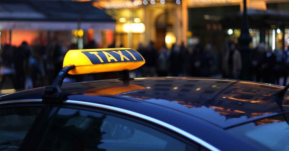Un aureat al Premiului Nobel a fost înșelat de un taximetrist în București: i-a cerut 400 de euro pentru o cursă de la aeroport la un hotel din centru