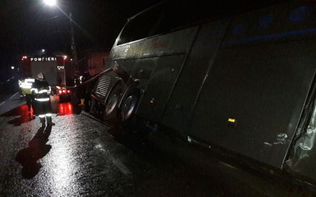 Un autocar cu moldoveni, implicat într-un accident rutier în România