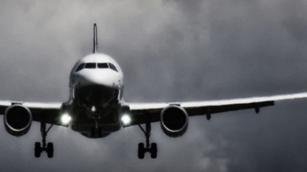 Un avion cu destinaţia Sofia a aterizat la Bucureşti din cauza vântului puternic