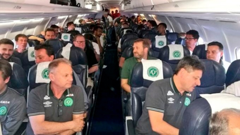 Un avion cu fotbalistii echipei Chapecoense s-a prăbuşit în apropiere de oraşul columbian Medellin