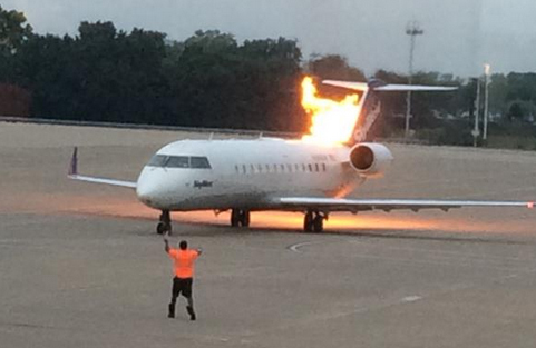 Un avion de pasageri a luat foc pe un aeroport din Statele Unite - FOTO
