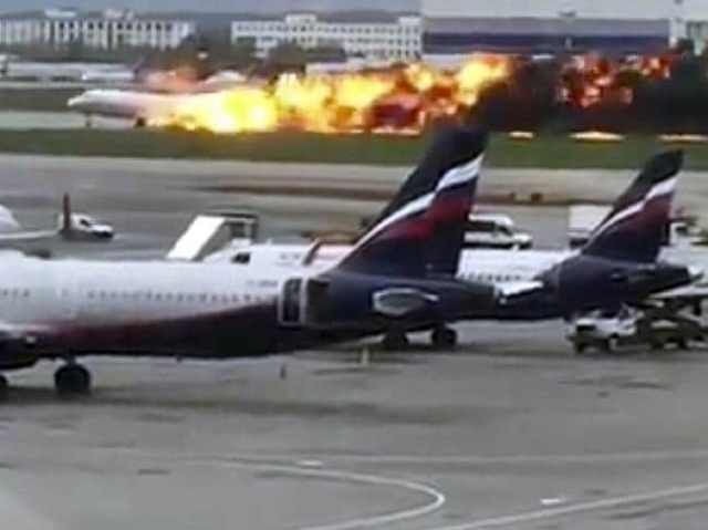 Un avion în flăcări la Moscova. 13 morți