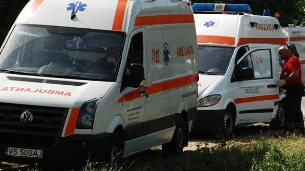 Un bărbat a murit după ce o ambulanţa din Vaslui care trebuia să îi acorde ajutor medical a rămas blocată în noroi