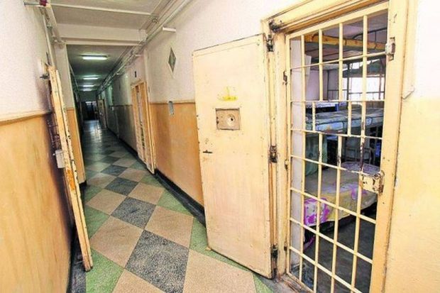 Un bărbat arestat că și-a omorât fiica s-a sinucis în penitenciarul Rahova | Ştiri, Ştiri interne, Ultima oră