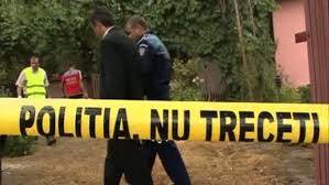 Un bărbat şi-a înjunghiat mama şi un vecin, apoi a o vecină şi un poliţist