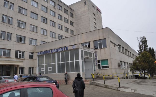 Un bărbat trăieşte cu un proiectil în creier după ce s-a împuşcat în bărbie din dragoste