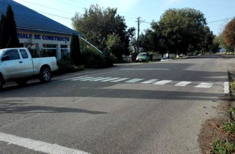 Un botoșănean și-a făcut propria trecere de pietoni, cu bidineaua
