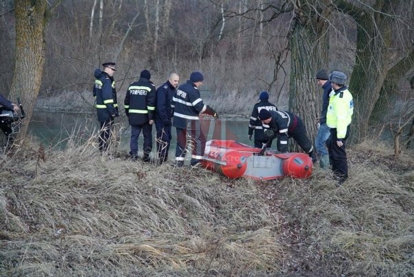 Un cadavru a fost gasit plutind pe raul Prut! Echipajele medicale au impanzit ieri zona!