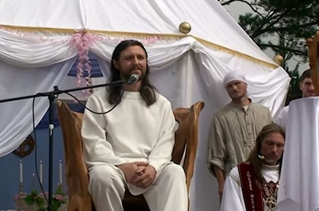 Un celebru guru din Siberia, cu mii de discipoli ce vad in el reincarnarea lui Iisus Christos, a fost arestat de fortele speciale