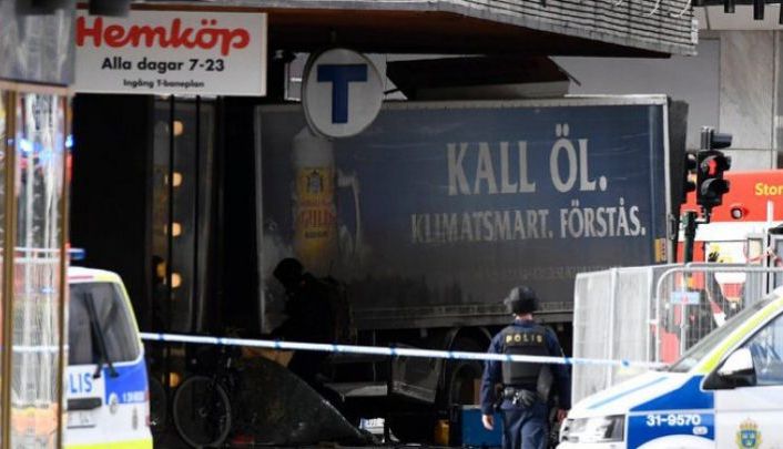 Un cetățean român printre victimele atacului terorist de la Stockholm