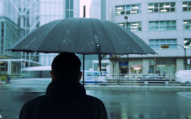 Un ciclon periculos loveşte România. Cum va fi vremea de 1 Mai, unde se anunţă frig şi ploi puternice