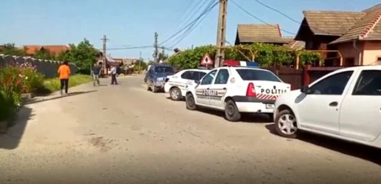 Un consilier din Gorj e suspectat că ar fi furat motoarele ambulanțelor parcate în curtea primăriei