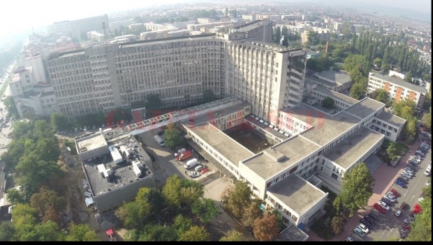 Un copil de 1 an şi 9 luni a ajuns la spital după ce a căzut de la etajul 2 al unui bloc