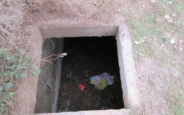 Un copil de 3 ani a murit după ce a căzut într-o fosă septică neacoperită din curtea gradinitei