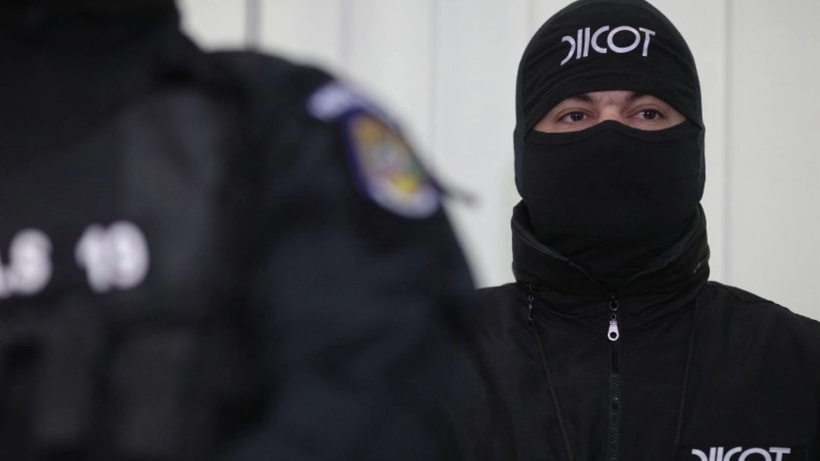 Un cuplu din Gorj și-a vândut copilul pe 7.000 de euro ca să își cumpere mașină: DIICOT cere arest urgent