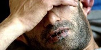 Un deținut de la Penitenciarul Galați și-a cusut buzele cu sârmă