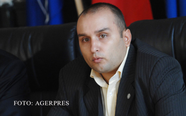Un director şi un consilier din Primăria Sectorului 1, reţinuţi pentru luare de mită