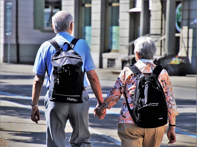 Un economist ne sfătuiește să punem bani de o parte pentru a avea la pensie: