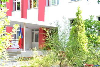 Un elev a fost mutilat dupa ce a un dulap cu substante a cazut pe el la scoala