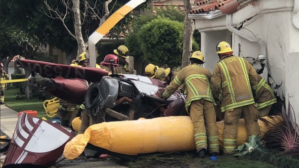 Un elicopter s-a prăbuşit peste o locuinţă din California: Trei oameni au murit