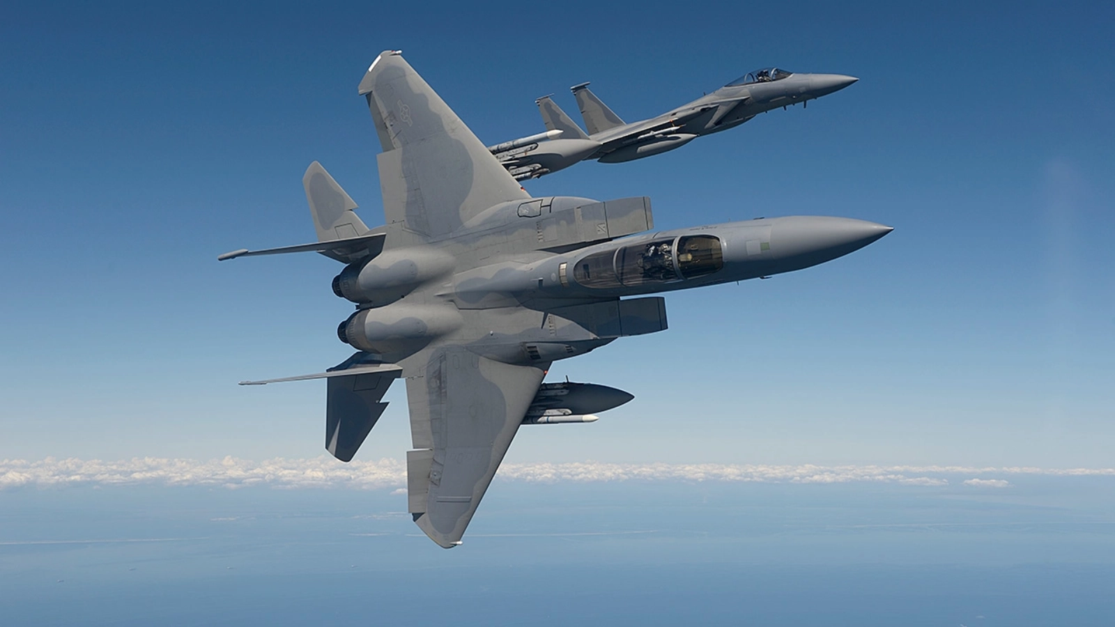 Un F-15 american a fost doborât la sud de Teheran: Niciun avion de vânătoare să nu se mai poată apropia vreodată. Navele americane s-au depărat la 700 de km de coastă