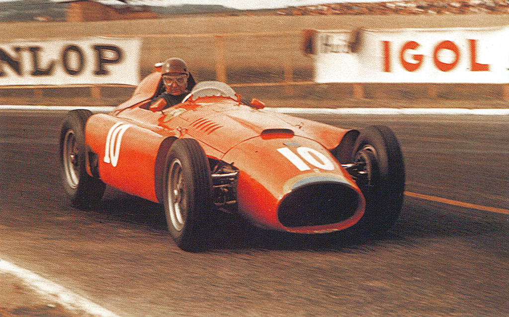 Un Ferrari din 1956 condus de legendarul pilot Juan Manuel Fangio este scos la licitație la un preț astronomic