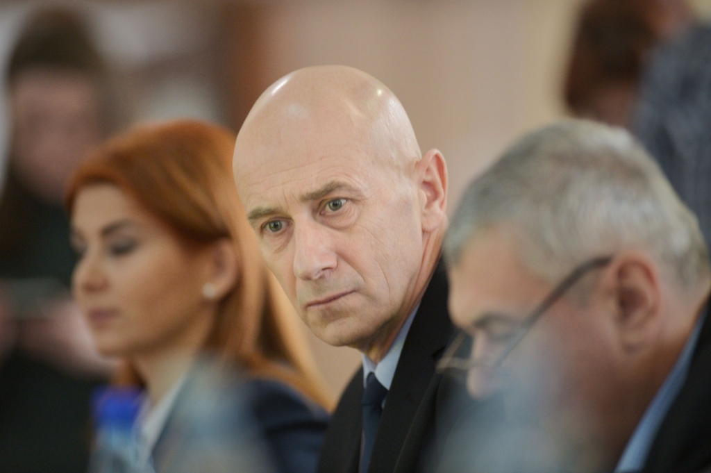 Un fost ministru al lui Dancila vrea sa blocheze in instanta circulatia unor emailuri in care e acuzat ca