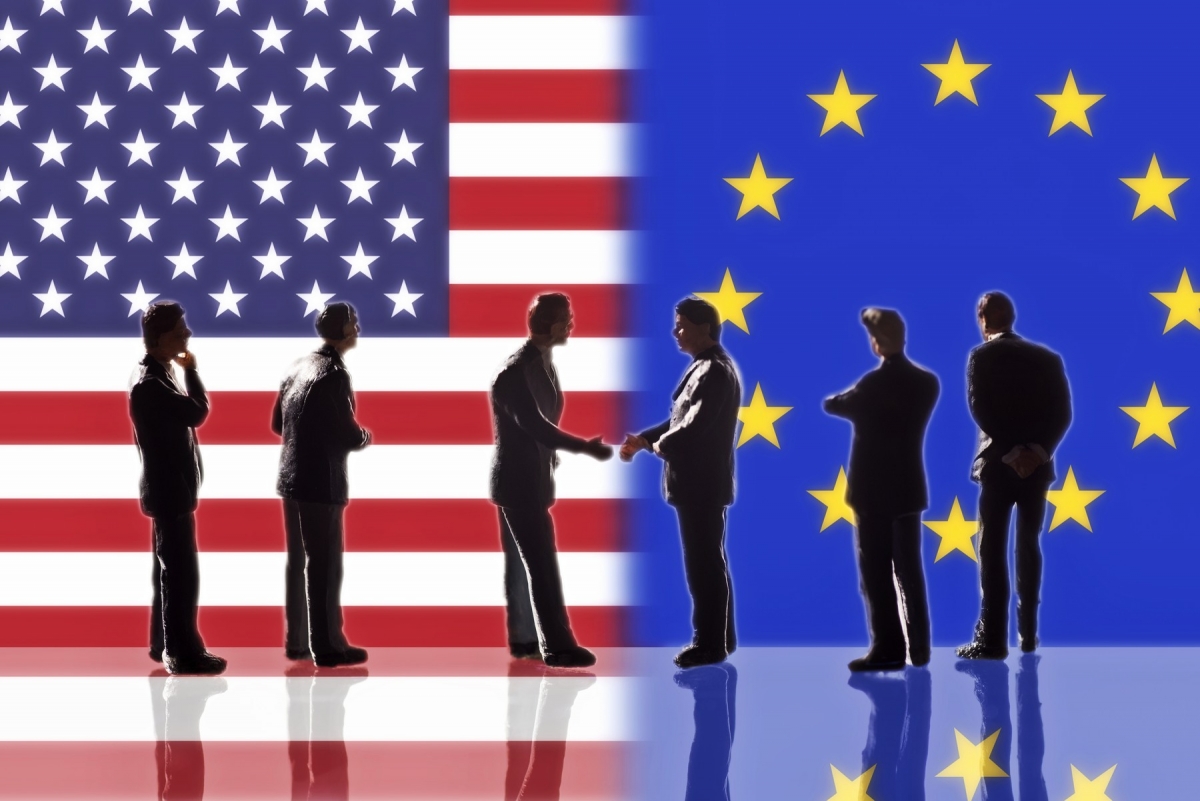 Un futurolog celebru face o profeție terifiantă: SUA se va rupe de Europa și începe al Doilea Război Rece al omenirii