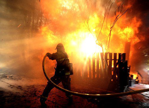 Un incendiu a izbucnit într-un cimitir din Constanta