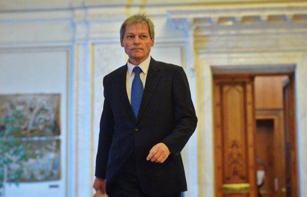 Un jurist celebru îl refuză pe Cioloș și arată cum în mandatul său au fost sprijinite instituțiile de forță și nu drepturile fundamentale ale omului