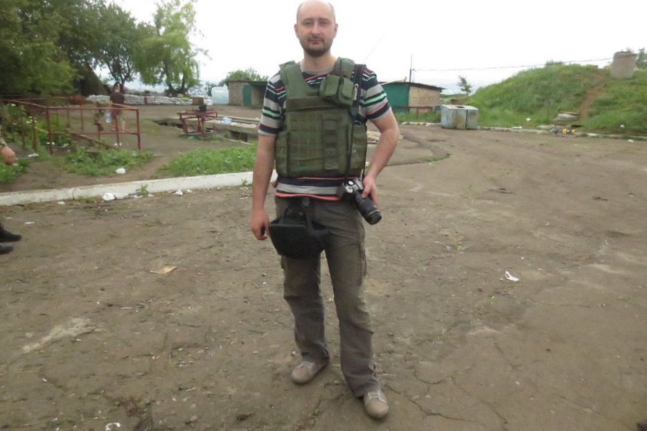 Un jurnalist rus, critic dur al lui Putin, asasinat la Kiev