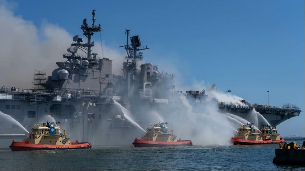Un marinar american acuzat de incendiul spectaculos care a distrus o navă militară în 2020
