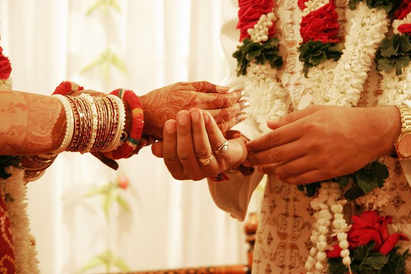 Un mire s-a căsătorit în aceeași zi cu sora miresei după ce aceasta a murit în timpul nunții