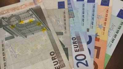 Un moldovean a gasit un sac de bani din