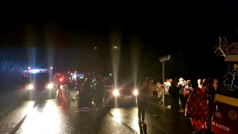 Un mort și 23 de răniți într-un accident de autocar în Hunedoara. A fost activat Planul Roșu de Intervenție